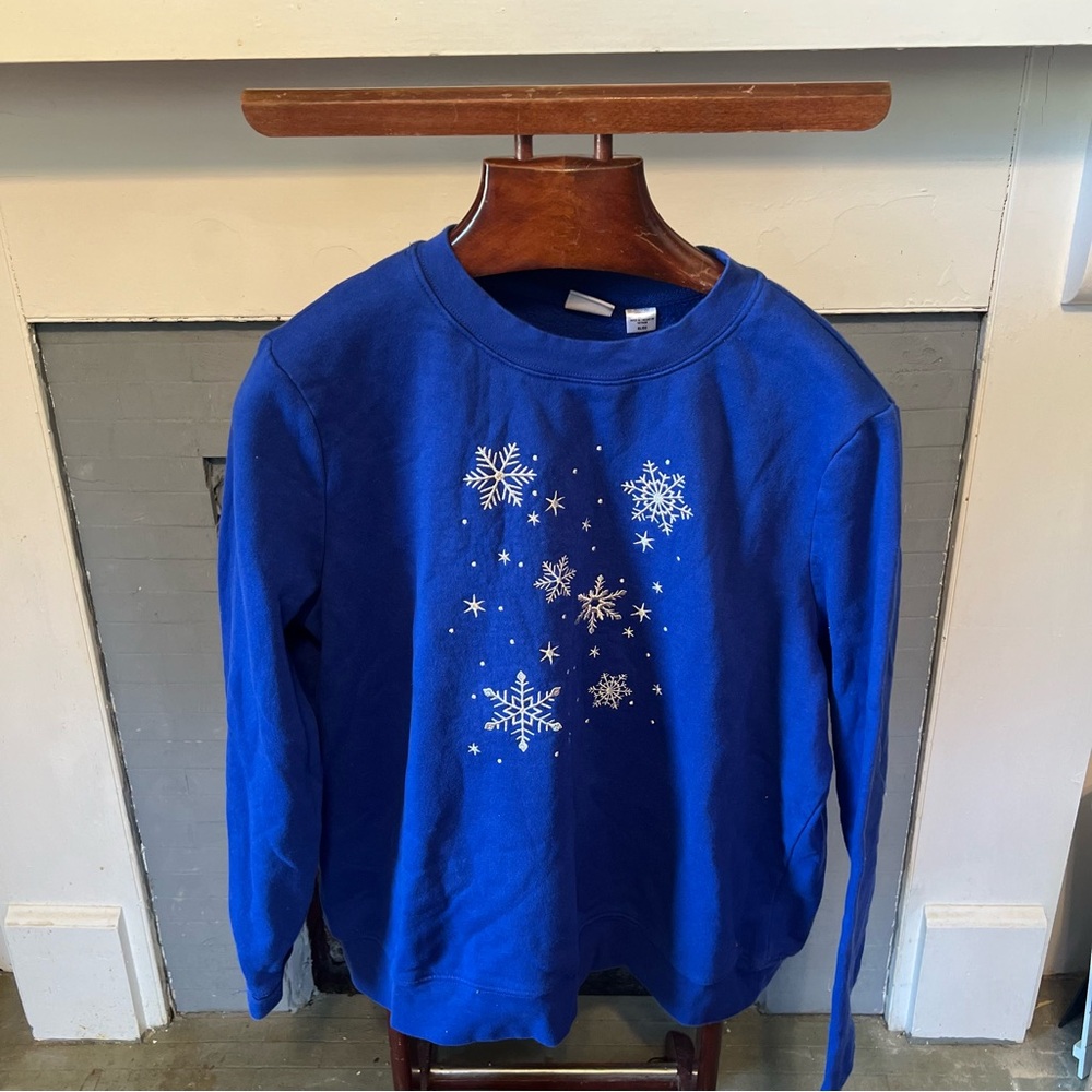 Blue snowflake crewneck!